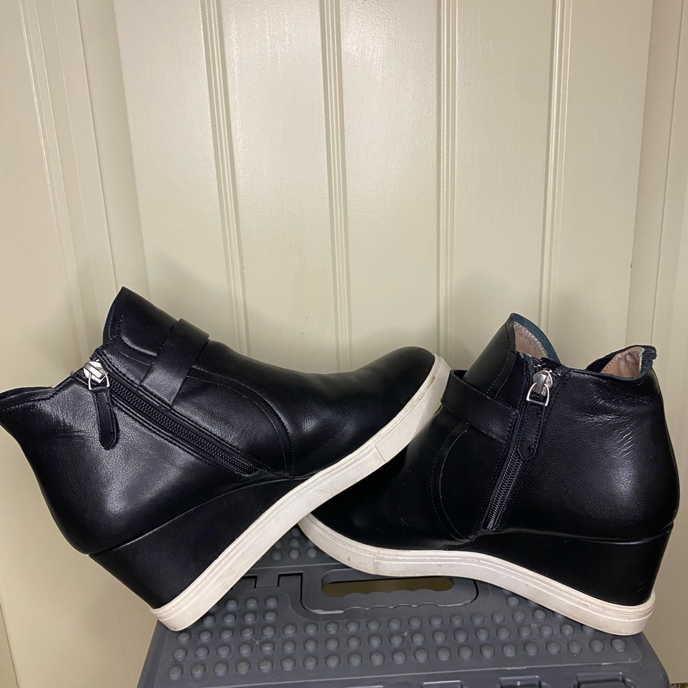 Linea Paolo, barely worn
